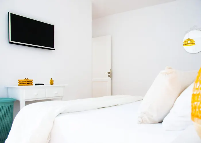 Asana Surf House *